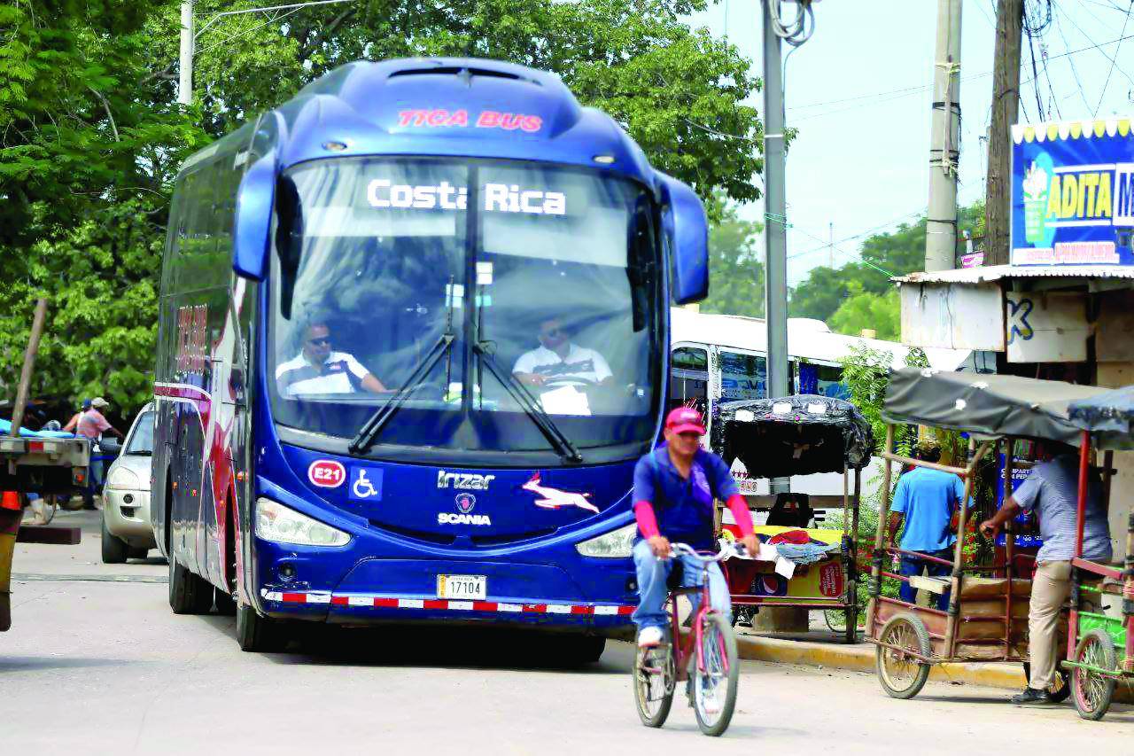 $!Hay poco movimiento en las fronteras de envíos hondureños o ticos y baja la cantidad de turistas.