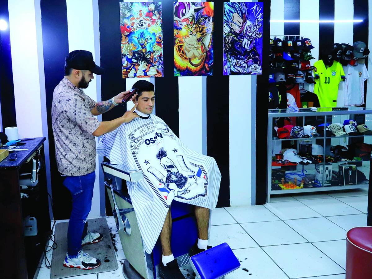 Las barberías son uno de los negocios más abundantes en el barrio Cabañas.