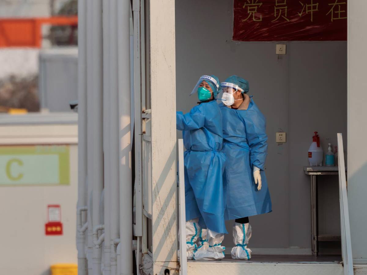 EEUU estudia imponer restricciones a viajeros de China