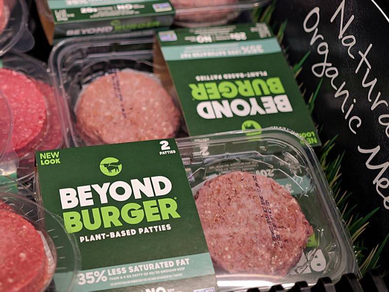 Beyond Meat espera que sus hamburguesas reformuladas, con más vegetales y aceite de aguacate, atraigan más. (Scott Olson/Getty Images)