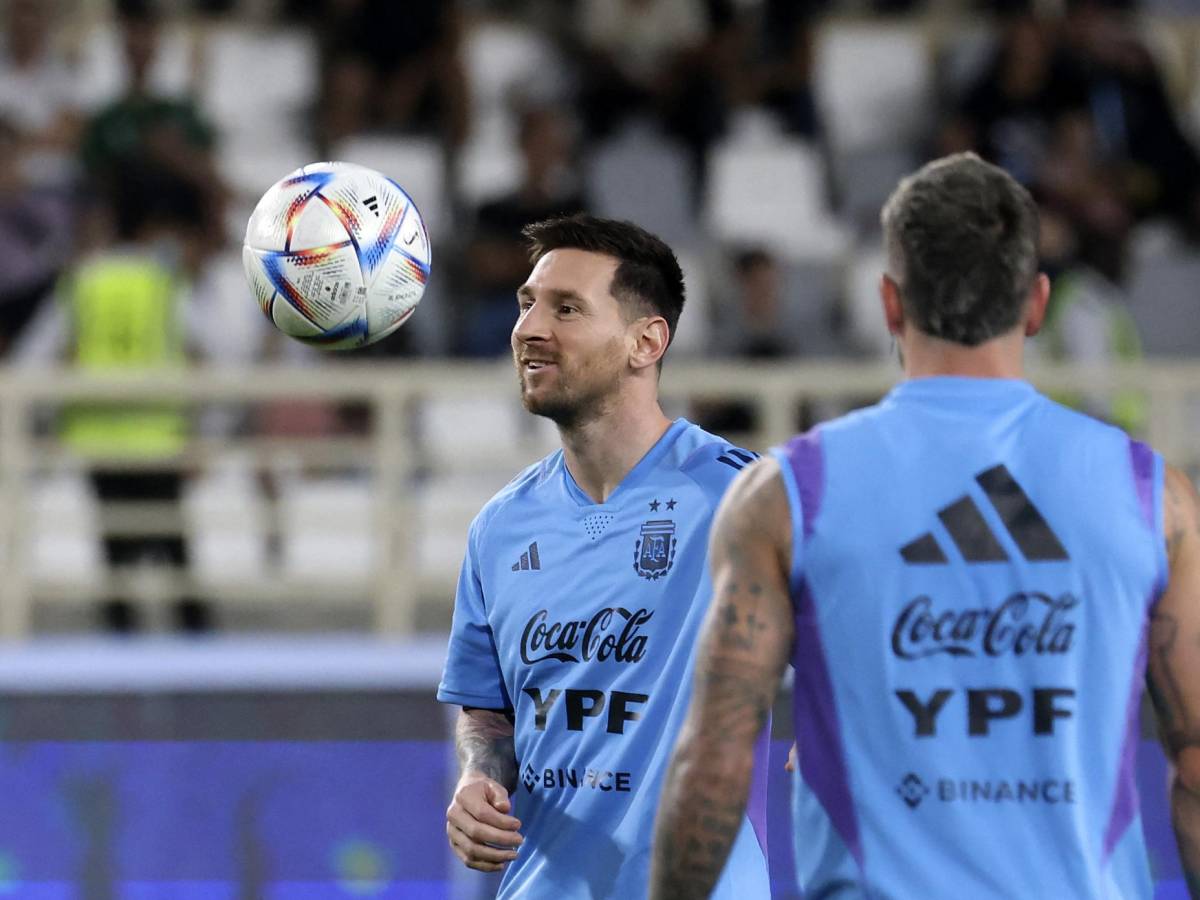 ¿Qué olvidó? Messi realizó su primer entrenamiento con Argentina y desató una locura