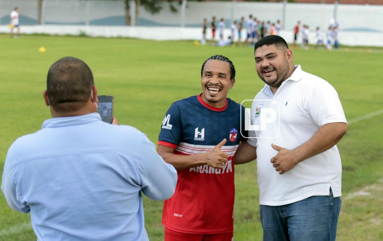 ‘Rambo‘ de León es pura alegría a cualquier lugar que va y así lo demuestra en su nueva casa.