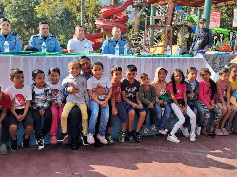 Niños de Copán participan en el campamento vocacional organizado por la Policía Nacional de Honduras en Santa Rita.