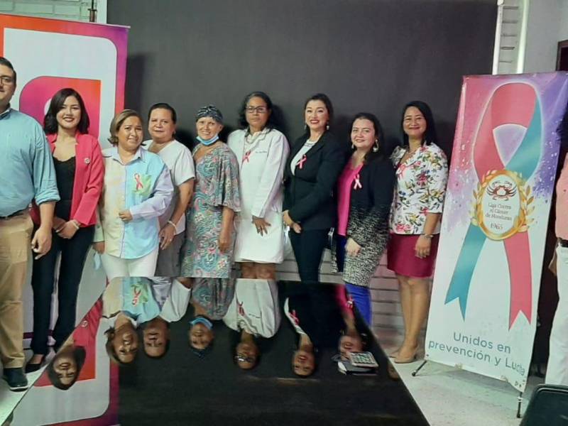 Junta directiva de Fundación Liga Contra el Cáncer y la dirección ejecutiva de Avon Honduras.