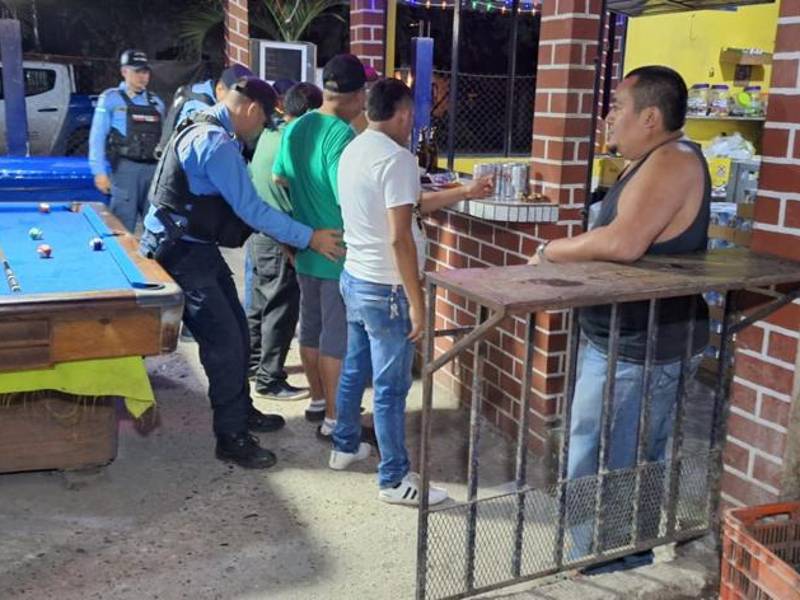 Policías asignados a Copán ejecutan operativitos en lugares de alto consumo de bebidas alcohólicas.