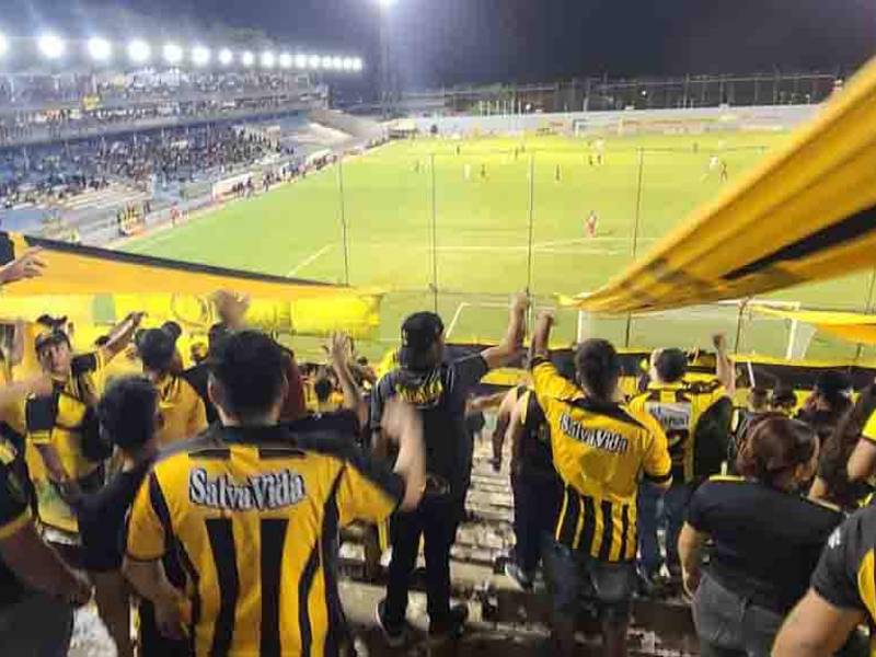 La barra del Real España le señaló a la directiva y jugadores que desean el título de la Liga Nacional.