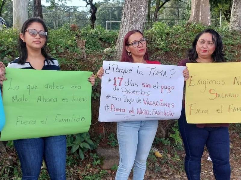Los docentes reclaman el pago de salarios atrasados y amenazan con tomas de carretera.