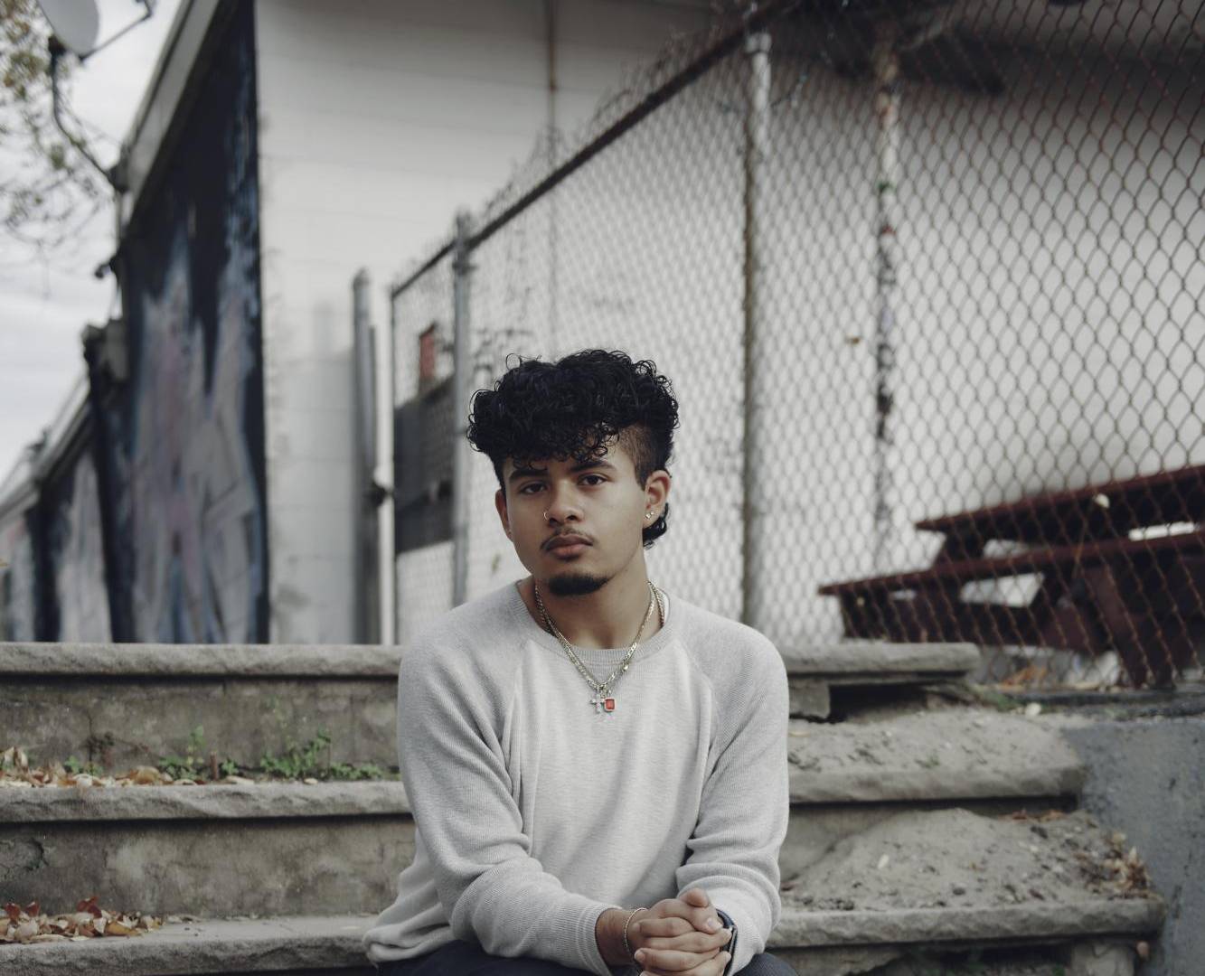 $!Ricardo Martinez vio cuando una turba de alumnos corrió a grabar una pelea en su preparatoria en Revere, Massachusetts.