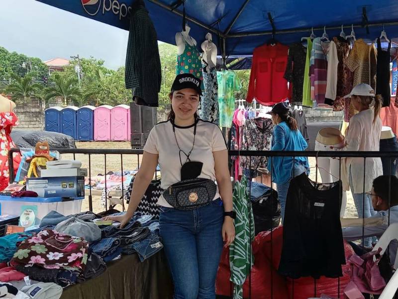 Cientos de sampedranos acudieron este sábado a comprar de todo en la segunda edición del “<b>flea market</b>” de <b>Diario LA PRENSA.</b>