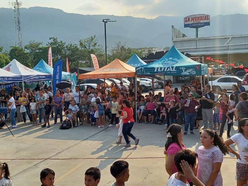 El evento fue una fiesta para las madres, que asistieron acompañadas por sus pequeños.