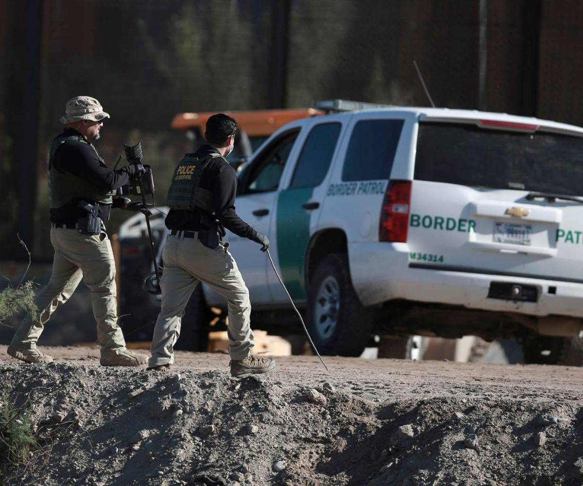 Elementos de la Patrulla Fronteriza custodian en la franja fronteriza en Ciudad Juárez (México), frontera con El Paso, Texas. Imagen de archivo. EFE/ Luis Torres
