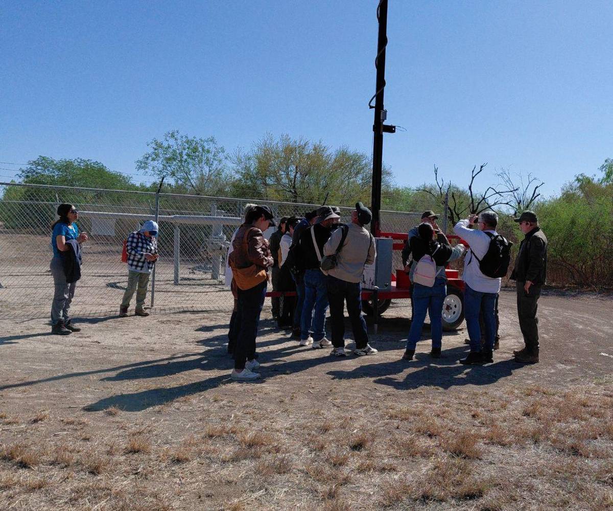 Los botones están colocados en áreas estratégicas de la frontera.