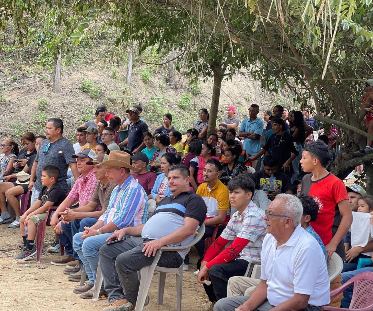Pobladores de Santa Cruz Minas cuando la Cooperativa Mixta “Los Túneles de las Minas” Limitada recibió su personería jurídica y la Resolución de Adjudicación de área de Minería Artesanal Metálica para nuestra Alcaldía, dentro del proceso de formalización de la MAPE de oro.