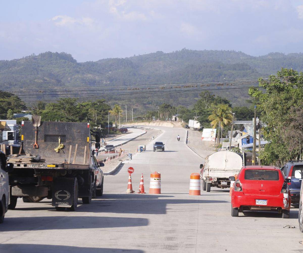 Aunque está todavía en construcción, llegar a Ocotepeque hoy lleva menos tiempo que cuando la carretera no había sido intervenida. Así luce entre Lucerna y Sensenti.