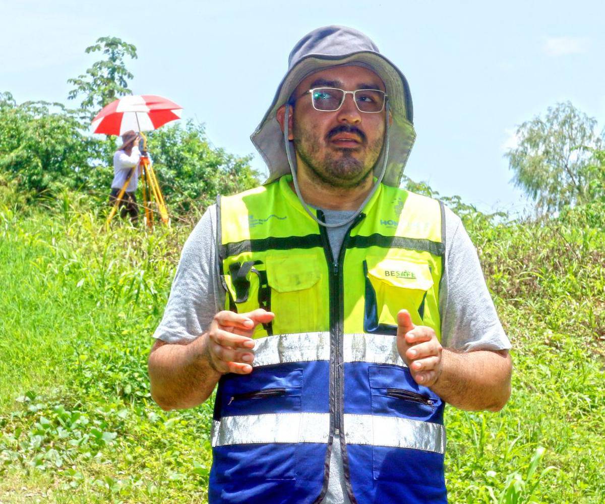 El ingeniero Arturo Mejía del Centro de Estudios y Desarrollo del valle de Sula (CEDVS), cree que con dos semanas que deje de llover el bordo se puede reparar, pero primero se debe resolver si la SIT o el Fhis ejecutarán el proyecto.