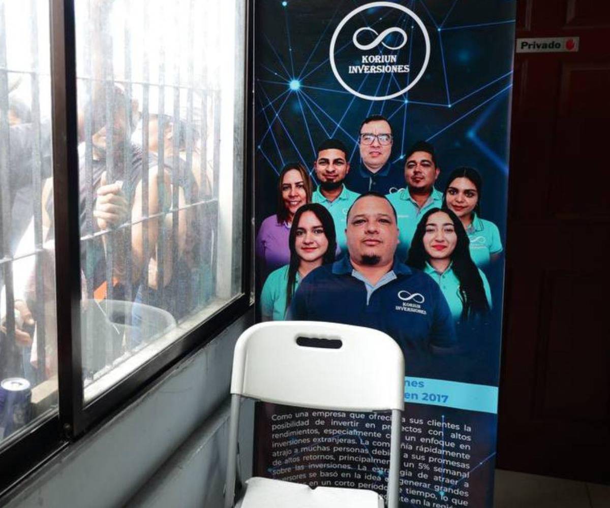 En las instalaciones de Koriun están estos banners con fotos de Iván Velásquez y parte de su equipo. Según Roberto Talavera, abogado defensor de Velásquez, afirmó ayer en Tegucigalpa que “alrededor de 50 personas trabajaban para Koriun”.