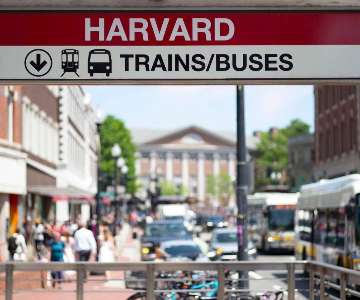 Harvard, la prestigiosa universidad de Estados Unidos, es una posibilidad para pocos hondureños aunque varios han logrado egresar de ahí. La matrícula de Harvard College es de alrededor de $60,000, y el costo total de la asistencia, incluyendo alojamiento, comida y otros gastos, puede llegar a los $80,000 o más.