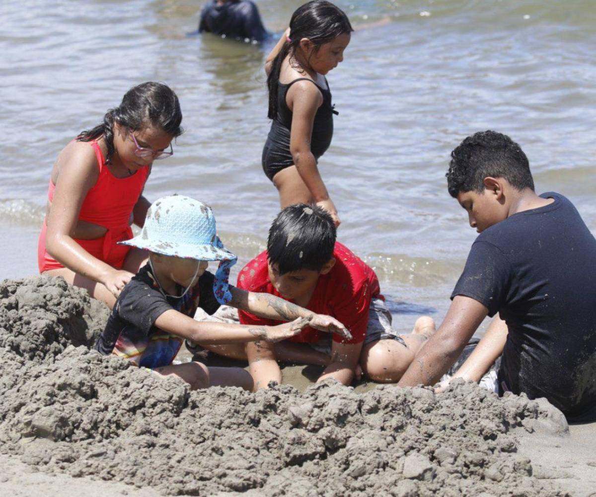 Los niños son quienes más disfrutan las actividades de verano.