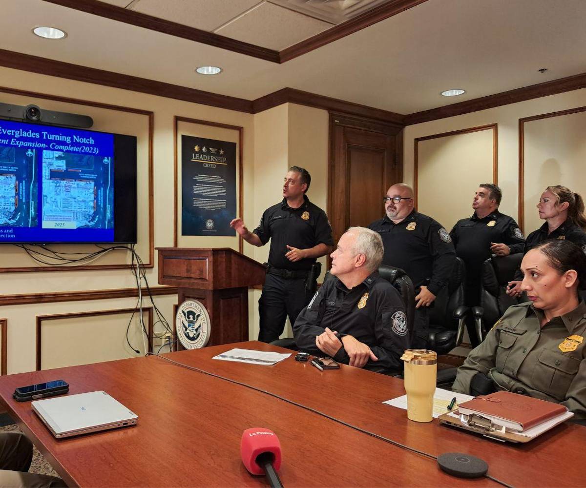 Autoridades explican las complejas operaciones de seguridad que implementan para detecar irregularidades en los puertos.