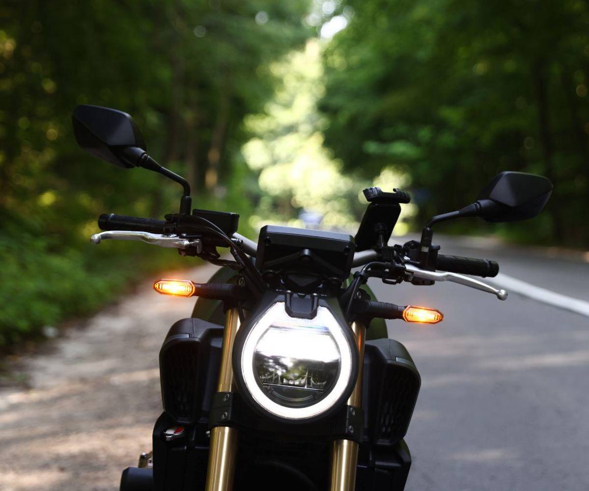 El hondureño Guillermo Bautista confesó que vendió su moto para invitar a su novia a comer; tuvieron que caminar, pero disfrutaron su amor.