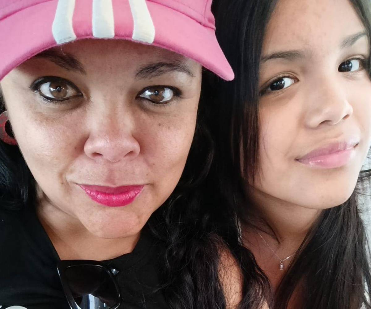 Dayana Vallecillo junto a su hija Layeska Michelle Rodríguez Vallecillo, que ahora ya es una adolescente.