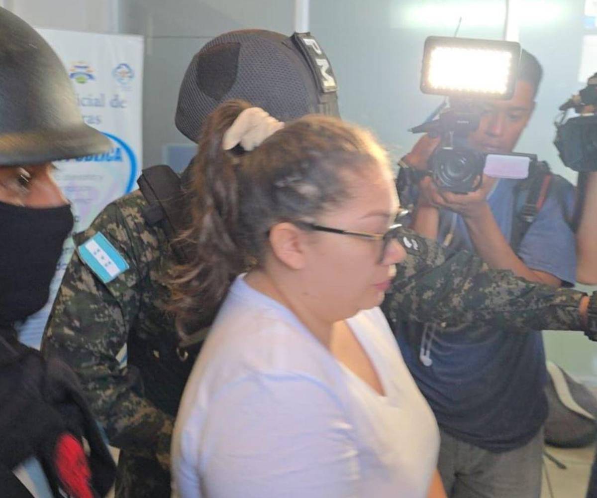 Kefi Gavarrete, esposa de Iván Velásquez, también seguirá presa en la cárcel de mujeres por lavado de activos.