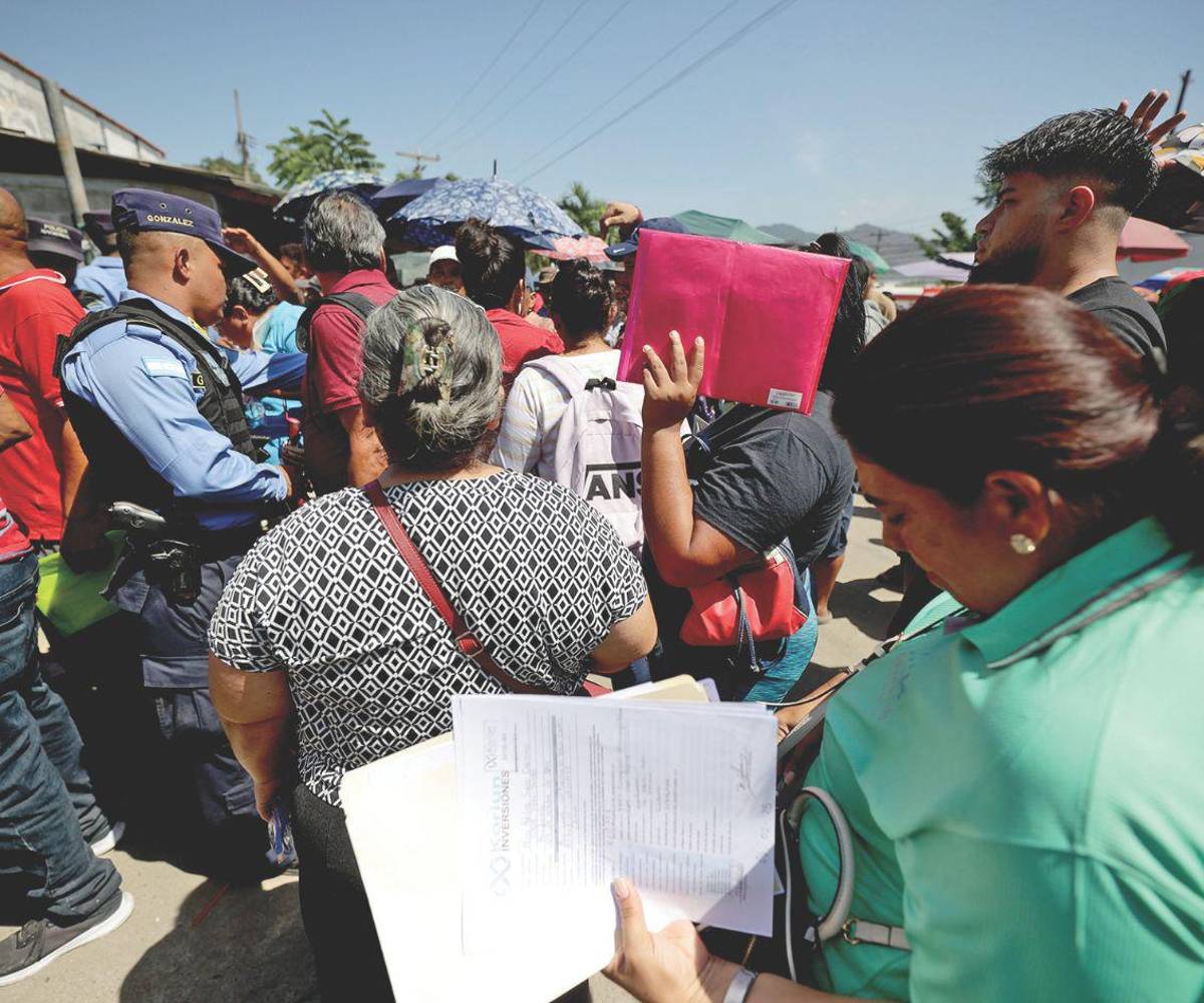 Los afectados de Koriun de todo el país se han trasladado a Choloma en busca de respuestas y soluciones, ya que no pudieron recuperar su dinero.