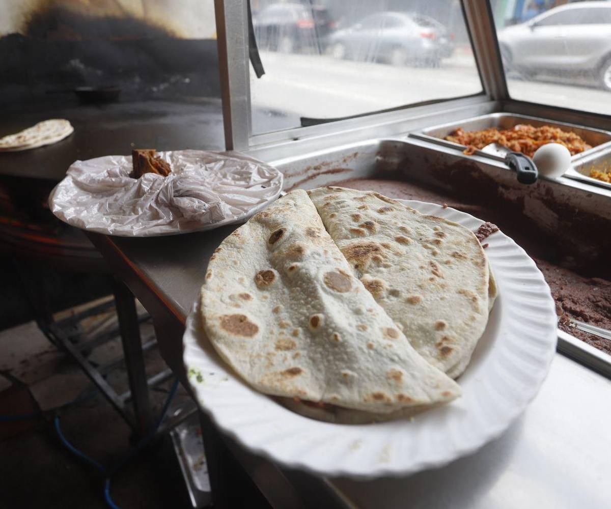 Las baleadas sencillas o con todo, en la tercera avenida o en cualquier esquina de un barrio o colonia son siempre una gran opción para desayunar o cenar.