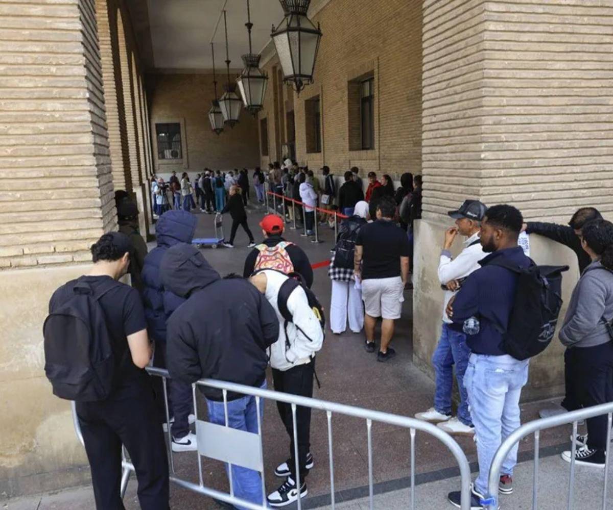 Más de 1.4 millones de solicitudes de regularización migratoria recibió migración de España. Colombianos fueron los principales solicitantes.