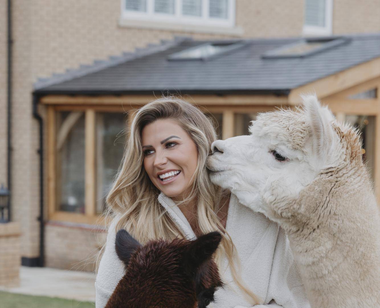 $!Sophie Hinchliffe popularizó casi sola The Pink Stuff, un producto de limpieza, en su cuenta de Instagram.