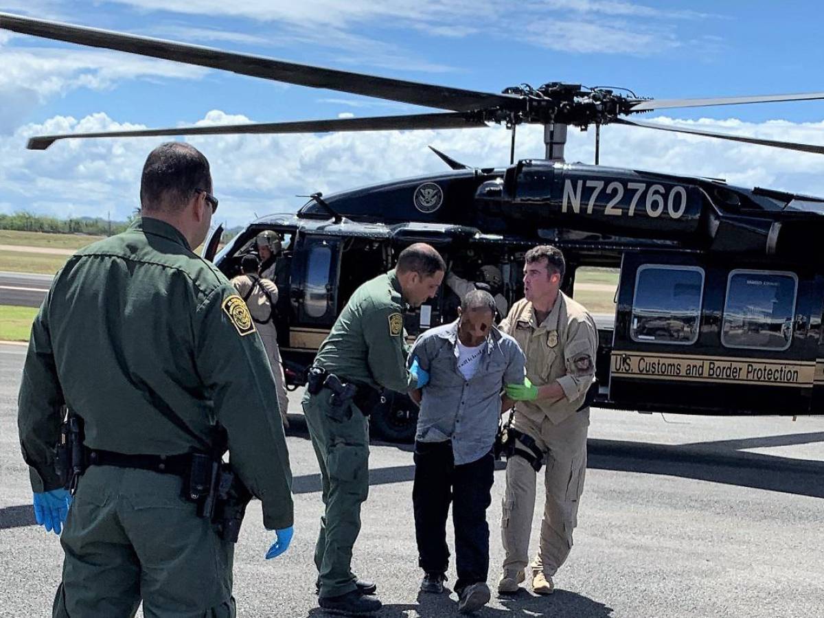 Muere un agente fronterizo de EEUU y dos resultan heridos en tiroteo en Puerto Rico