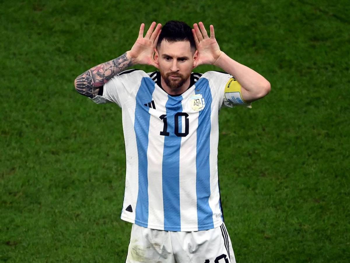 ¡No los escucho! Así festejó Lionel Messi su gol de penal.