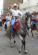 Tradicional desfile del Agas llena de color y alegría la Feria Juniana
