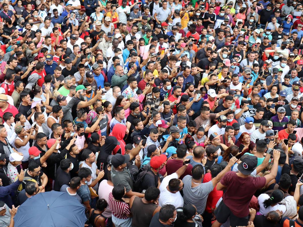 Miles de migrantes alistan nueva caravana en el sur de México