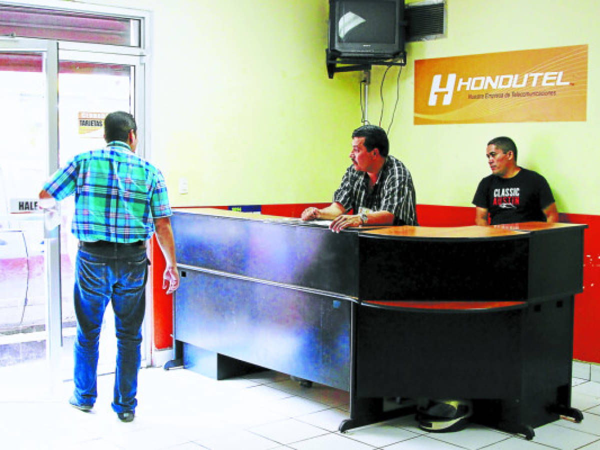 Contratos colectivos y clientelismo sangran a estatales de Honduras