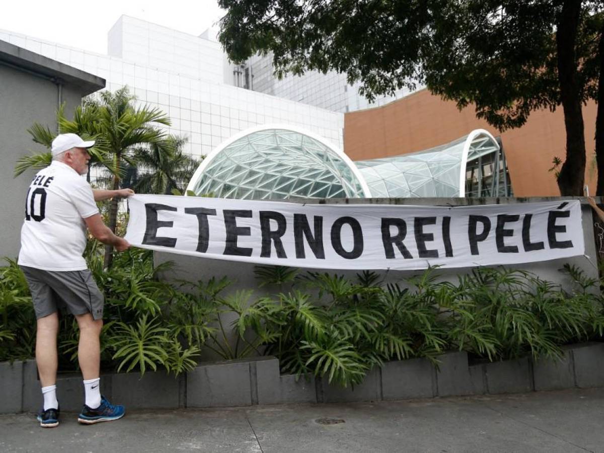 Pelé será velado el lunes y enterrado el martes en Santos