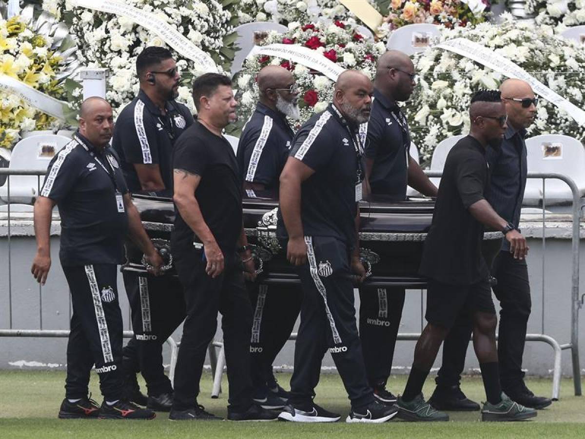 ¡Emotivo! Brasileños le dan el último adiós ‘O Rei’ Pelé