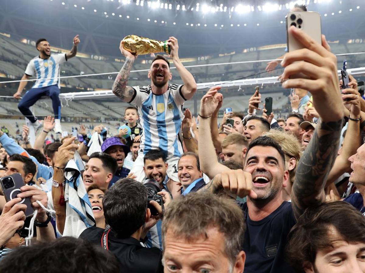 ‘Kun’ Agüero levantó en sus hombres a su amigo Lionel Messi.