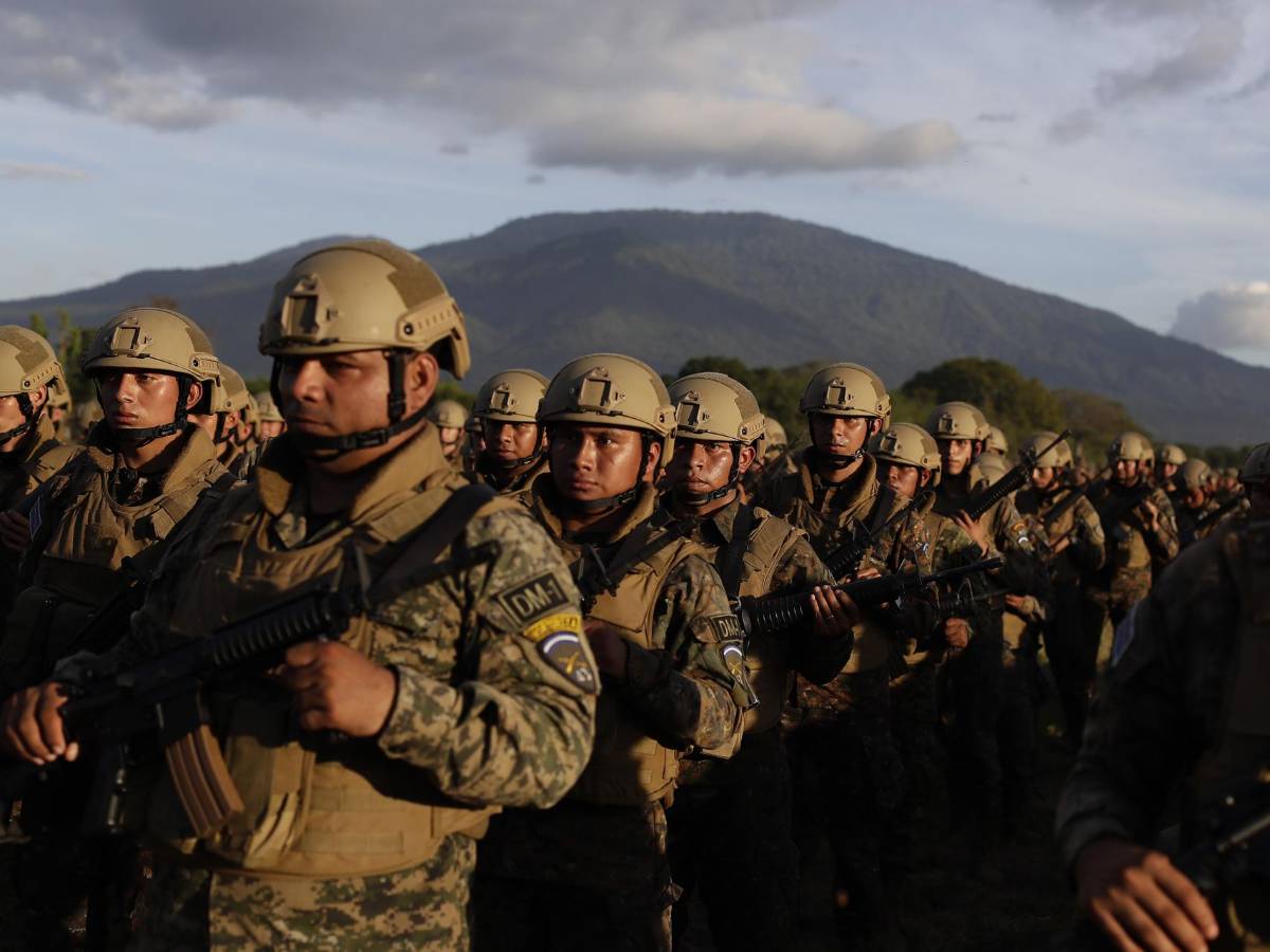 Bukele anuncia “cercos” para “extraer” maras en El Salvador