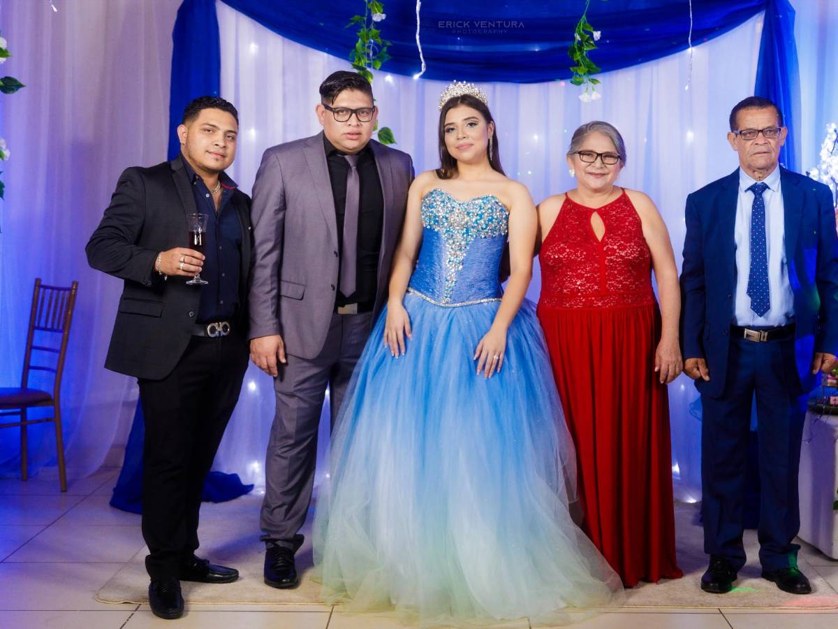 Dulce María Salazar Mancilla celebra feliz sus 16 años