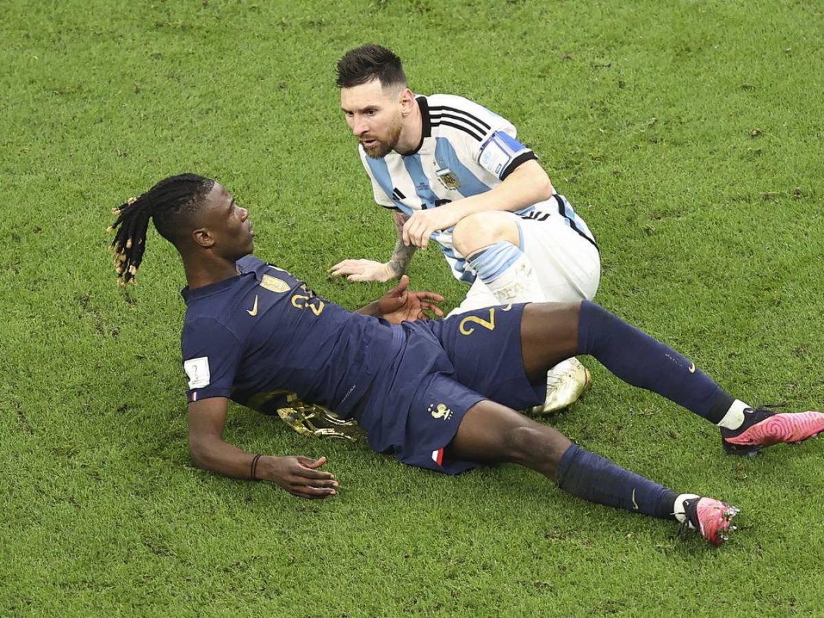 Eduardo Camavinga y Lionel Messi en plena acción de la final del Mundial.