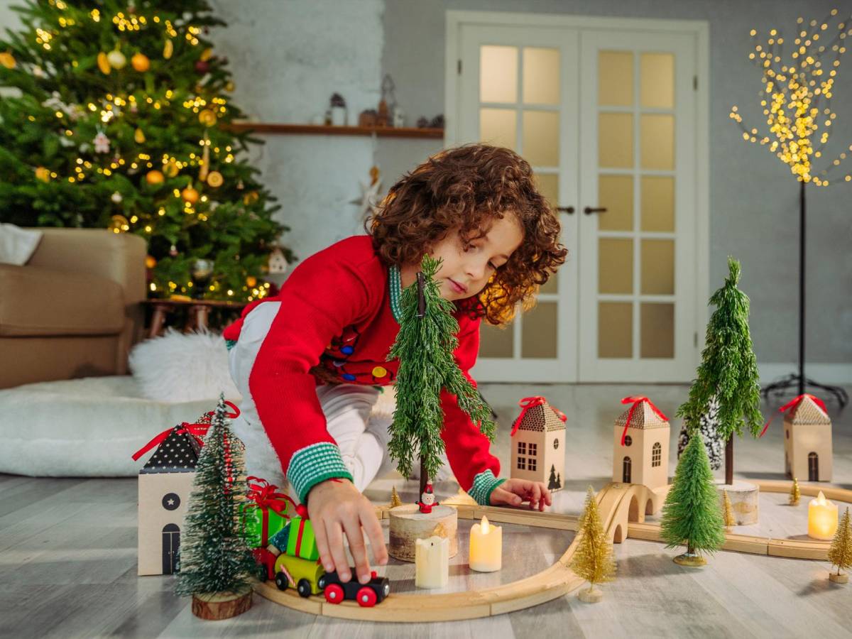 Jean Chateau, analista del juego infantil, sentenció: “Un niño que no sabe jugar es un pequeño viejo y será un adulto que no sabrá pensar”.