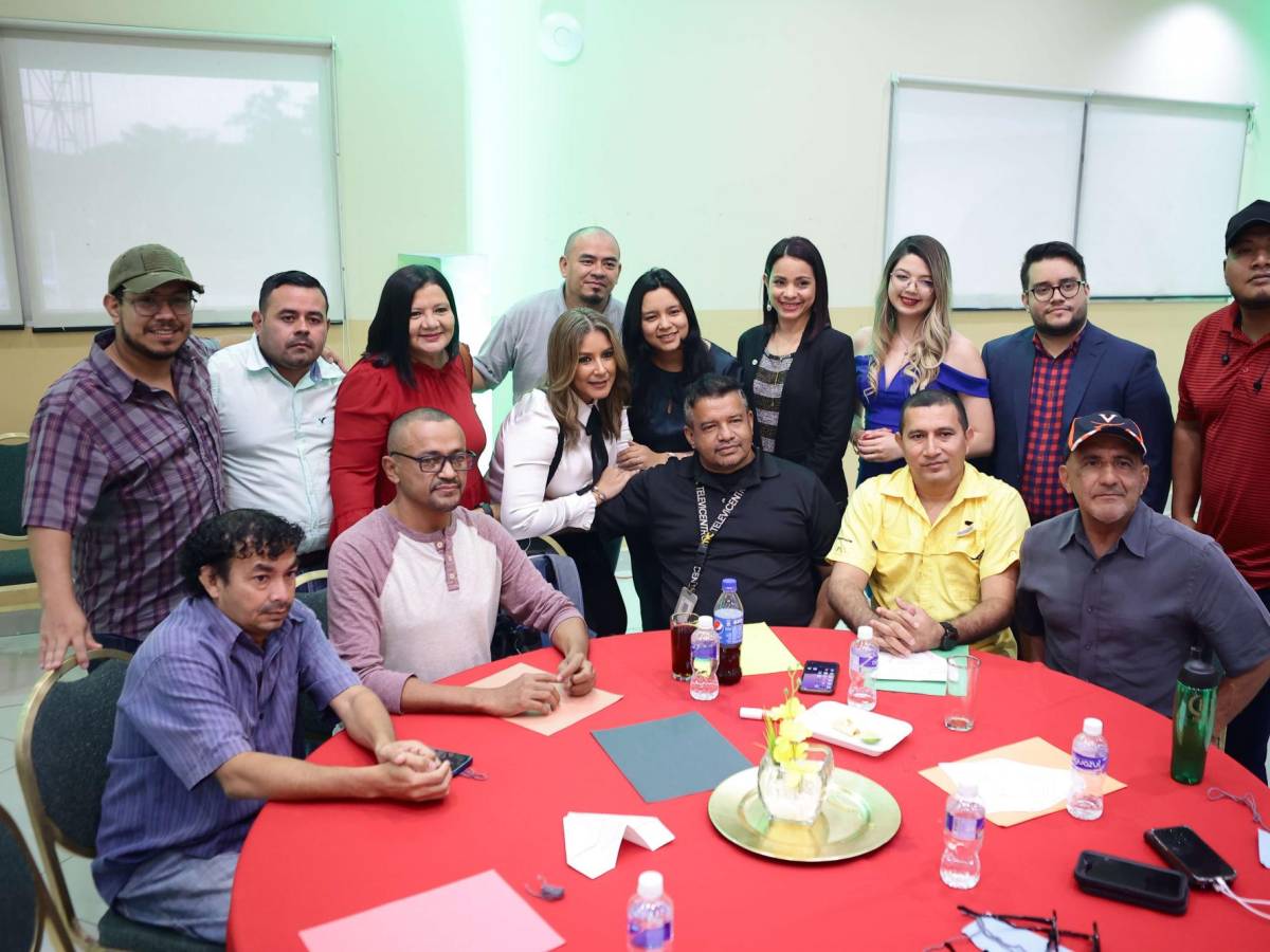 UTH celebra convivio con periodistas