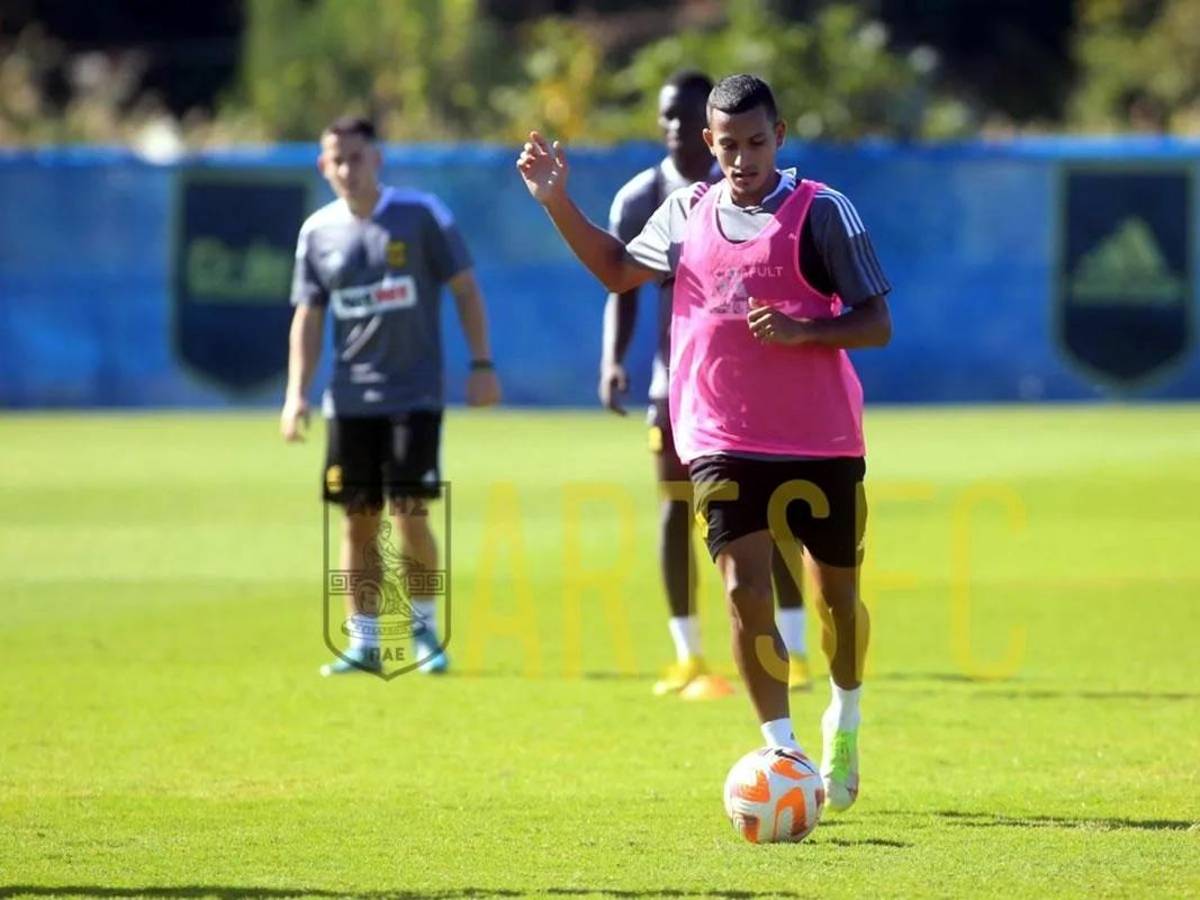 Edwin Rodríguez ha estado entrenando y está listo para debutar de manera oficial.