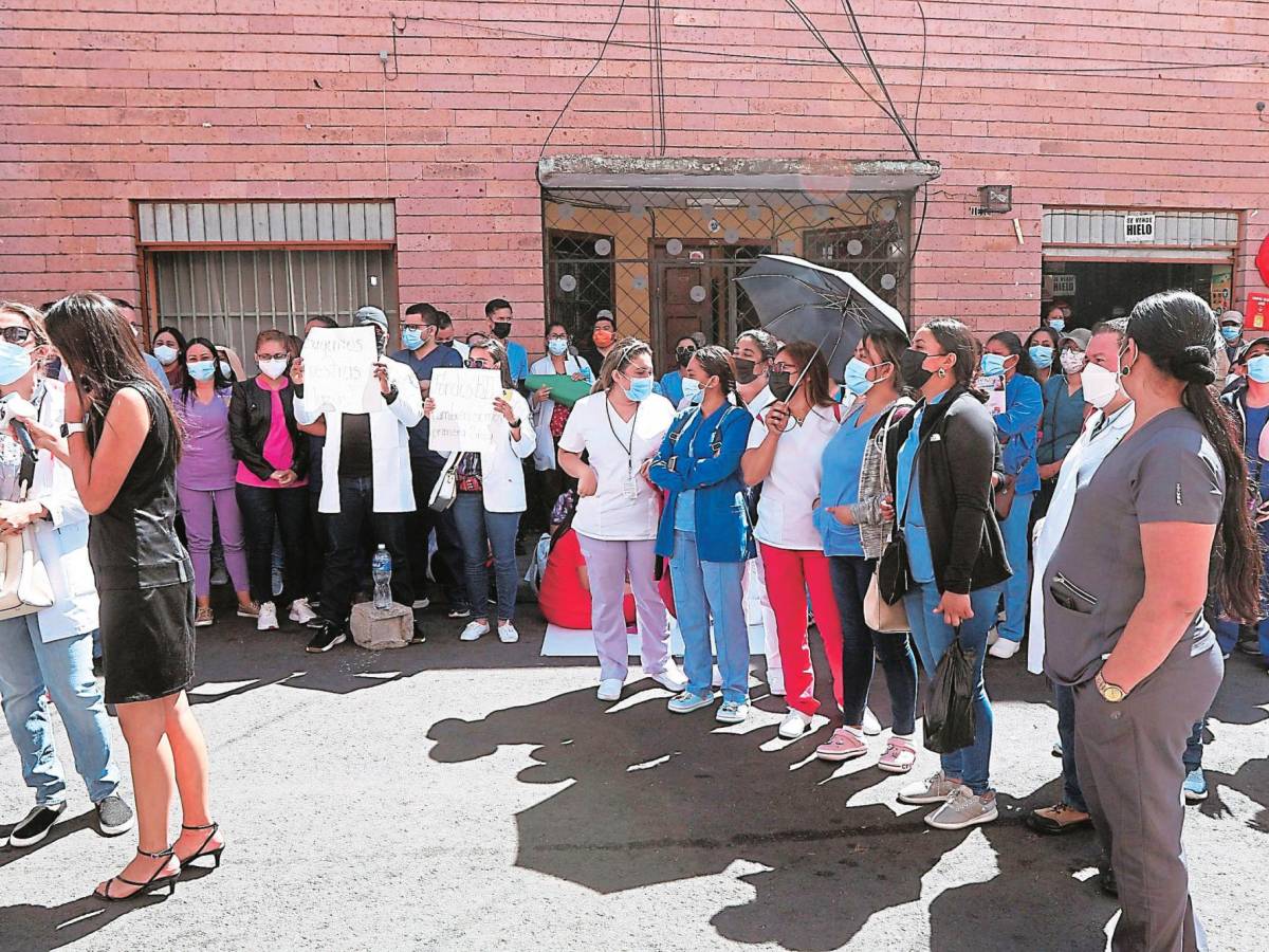 Pacientes afectados por protestas de médicos
