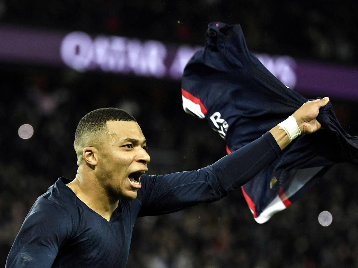 Mbappé se quitó la camiseta de la euforia de marcar en el último minuto.