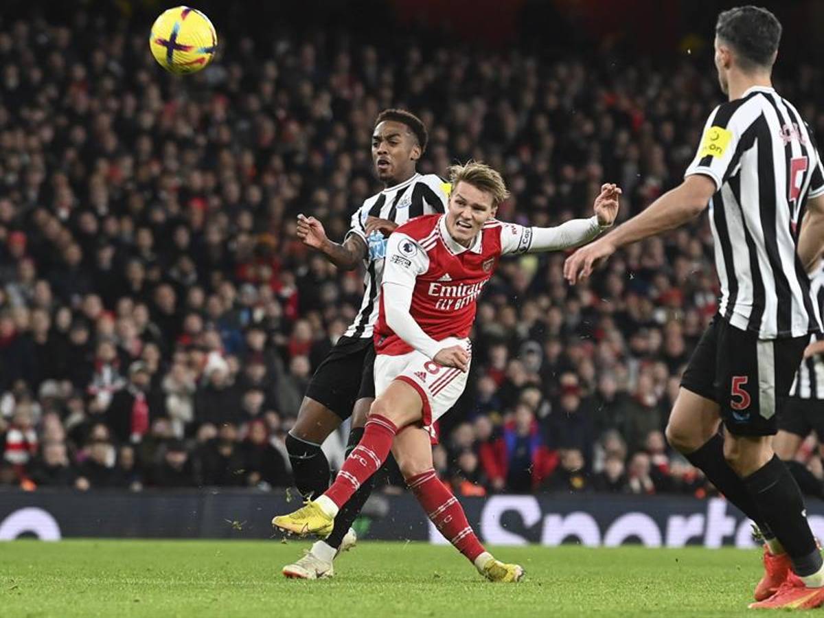 Arsenal choca con el muro del Newcastle en la Premier League