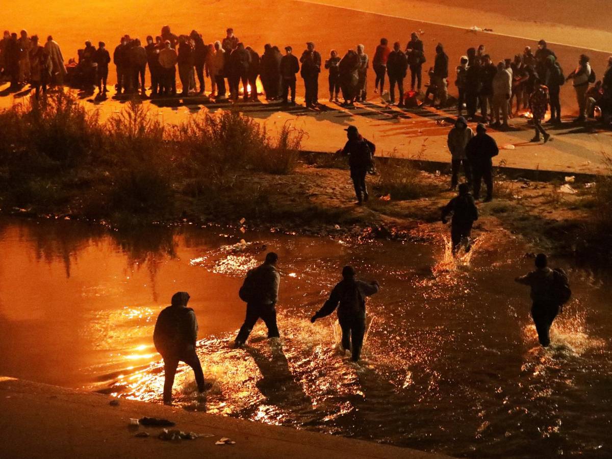 Congresistas piden a Biden la extensión de la expulsión fronteriza inmediata