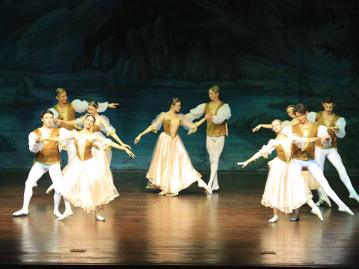 Ballet Clásico de San Petersburgo brilla con su presentación en SPS