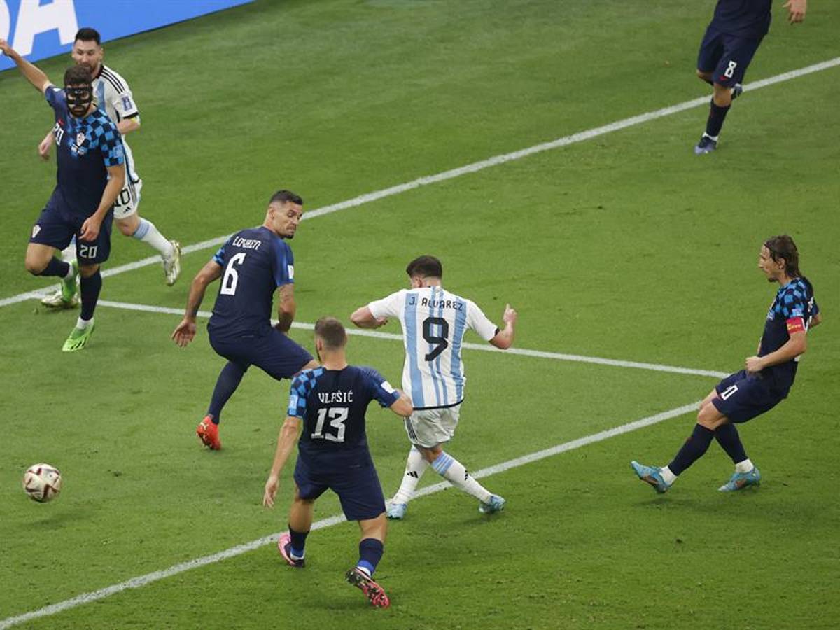 Julián Álvarez fue el encargado de anotar el tercer tanto.